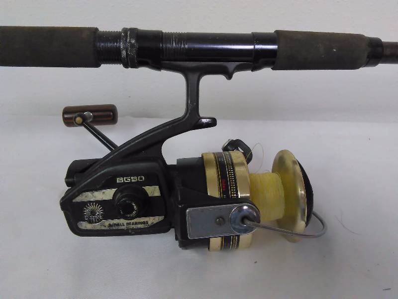 lot 94 image: Daiwa Fishing Rod BG90
