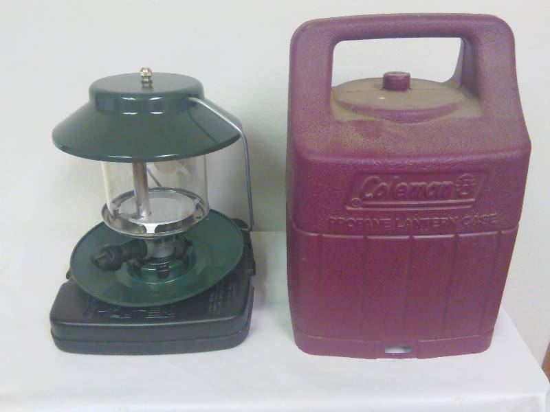 lot 117 image: Coleman Propane Dual Mantle Lantern and case