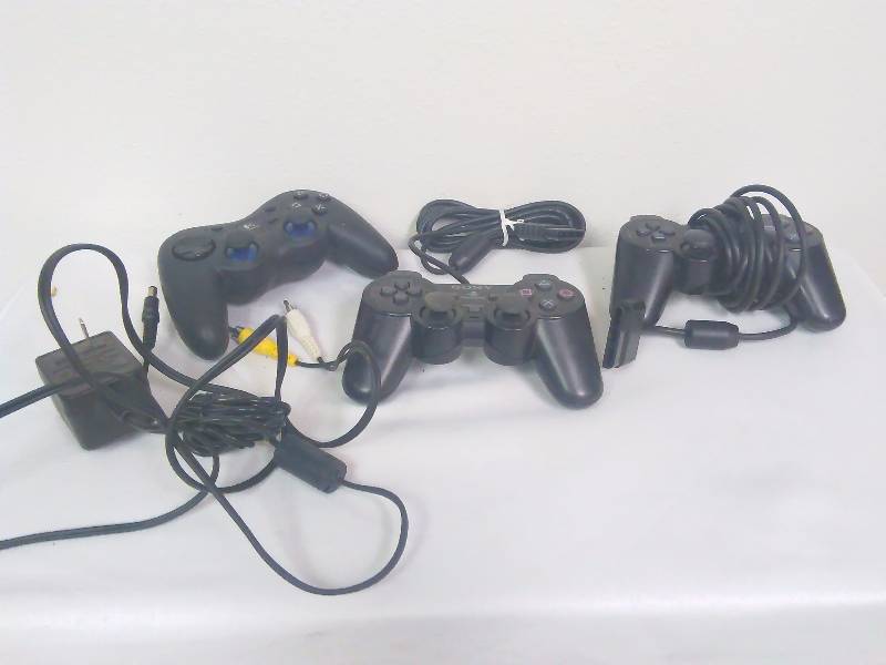 lot 122 image: Sony PlayStation Controllers (3)