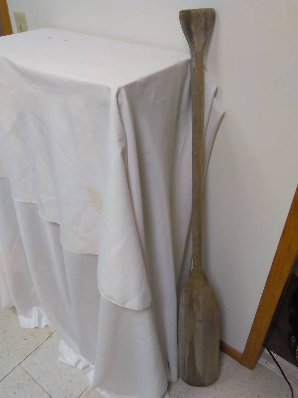 lot 144 image: Vintage Paddle, 4.5 ft., Feather Brand, Circa 1960s