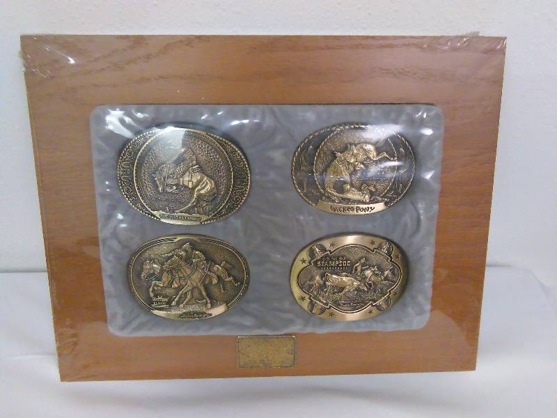 lot 151 image: Fredrick Remington 10th Anniversary Belt Buckle Collector Edition