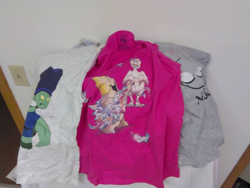 lot 198 image: Womens T Shirts and Tanks Size Small (27) Print, Color and Patterns vary