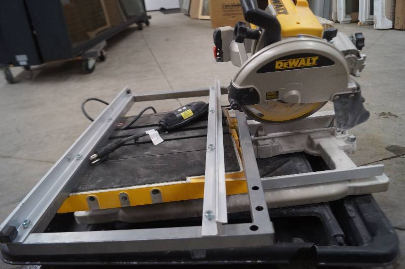 lot 21 image: DeWalt Tile Saw