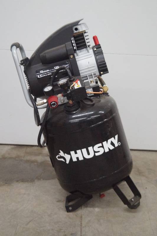 lot 23 image: Husky Air Compressor