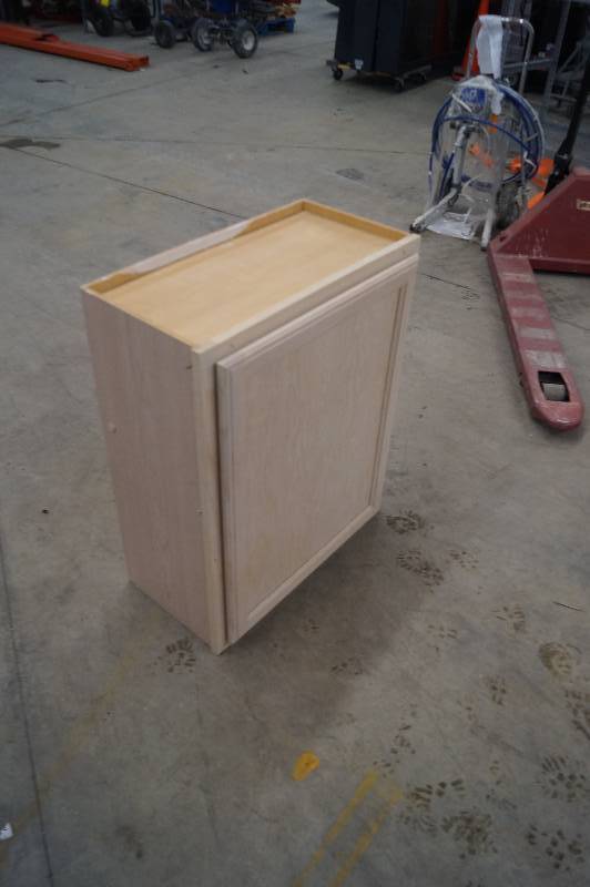 lot 31 image: Upper Cabinet