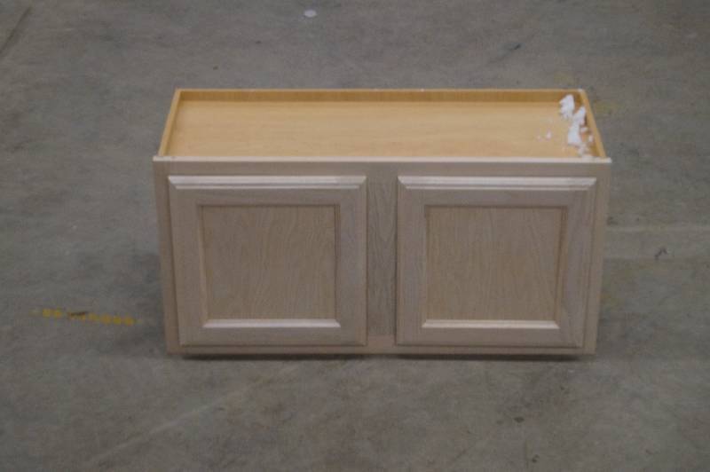 lot 39 image: Upper Cabinet