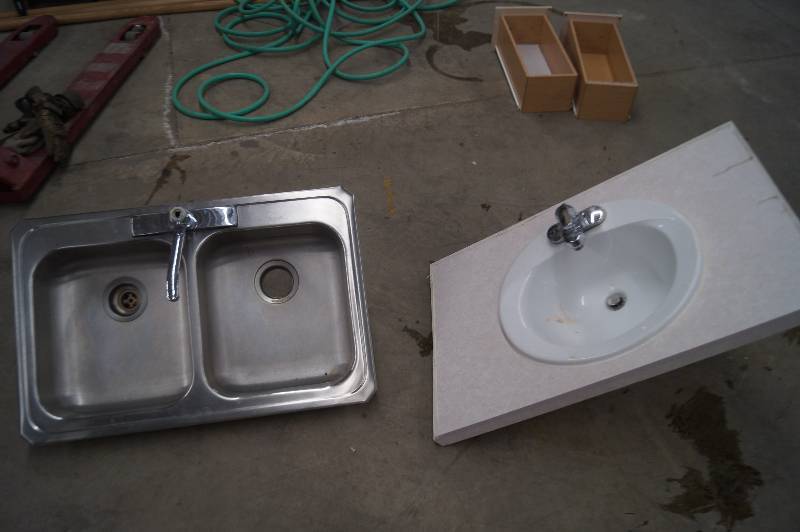 lot 50 image: Kitchen & Bathroom Sinks