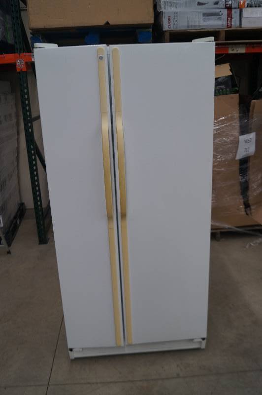 lot 55 image: GE Refrigerator
