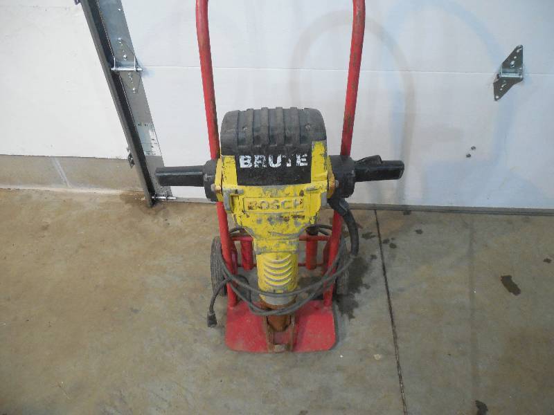 lot 5 image: Bosch Brute 0611304139 electric hammer