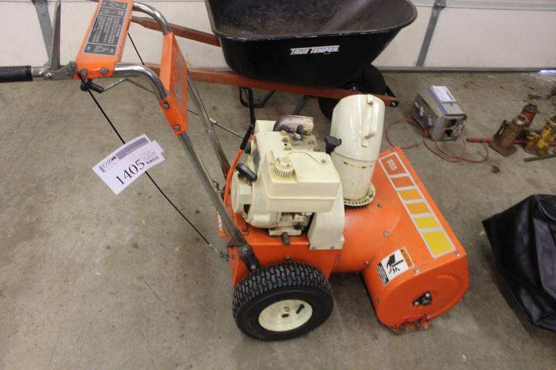 lot 1405 image: Simplicity Snow Blower