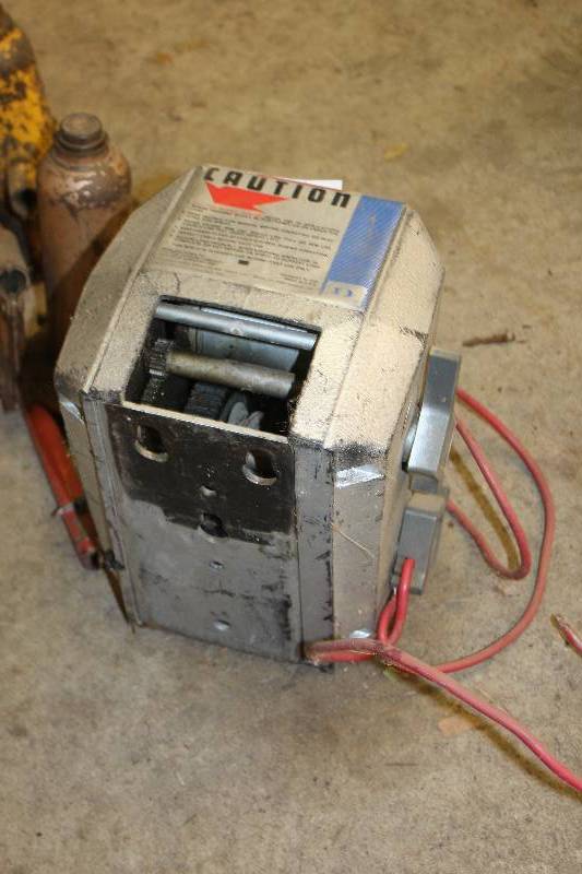 lot 1421 image: Strong Arm Electric Winch