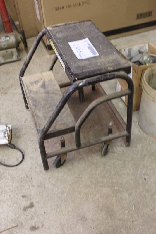 lot 1463 image: Wheeled 2-Step