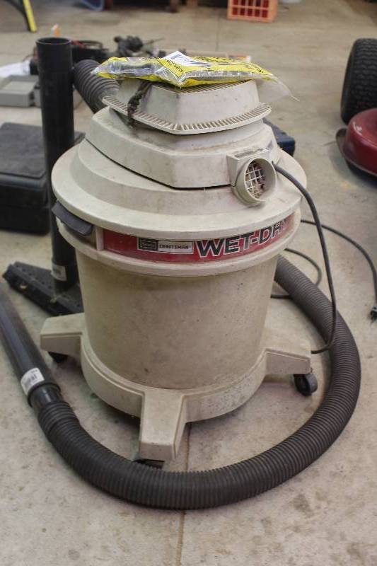 lot 1460 image: Sears Craftsman Wet-Dry Shop Vac