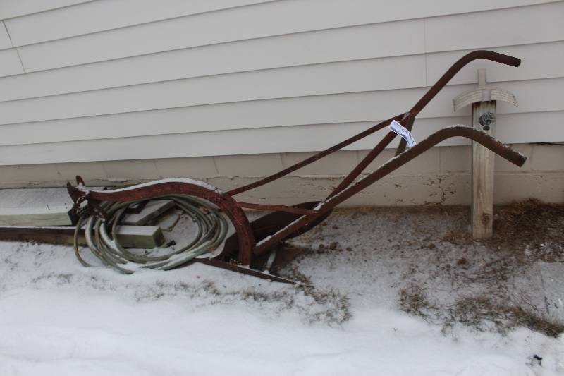 lot 1409 image: Pull Plow