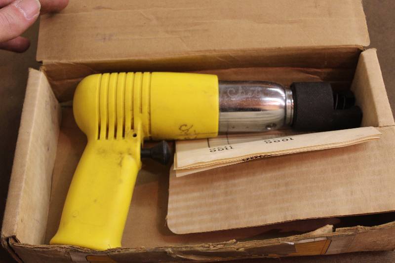 lot 1515 image: Air Impact Tool