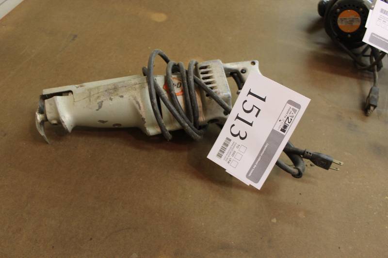 lot 1513 image: Black & Decker 2-Speed H.O. Cutsaw