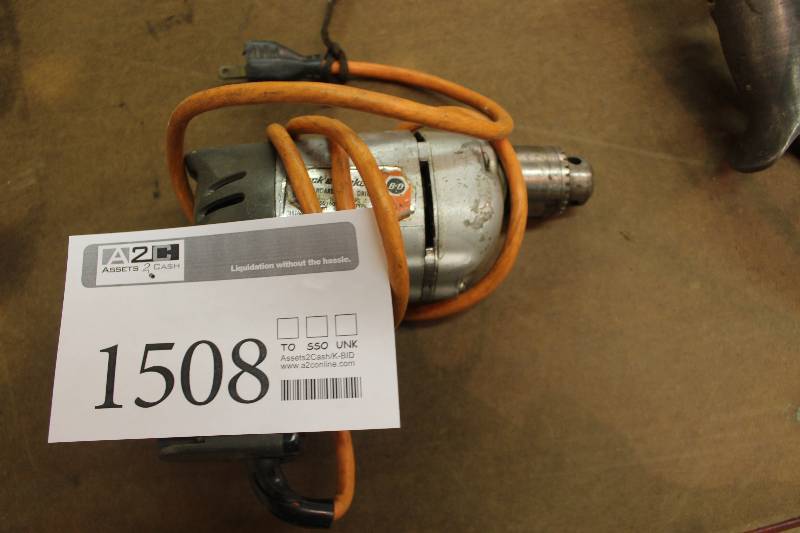 lot 1508 image: Black & Decker Standard-Duty Drill