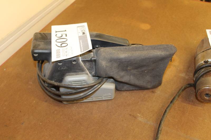 lot 1509 image: Black & Decker Belt Sander