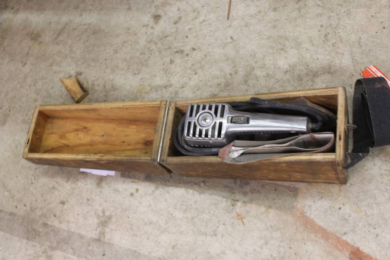 lot 1488 image: Craftsman Sander w Wood Case