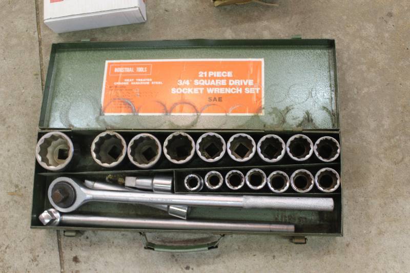 lot 1499 image: Industrial Tools Heat Treated Chrome Vanadium Steel SAE 21-Piece 34in. Square Drive Socket Wrench Set w Case