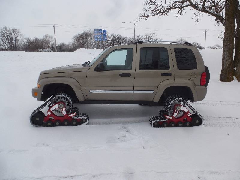 lot 1 image: 2006 Jeep Liberty 4WD Mattrack Machine