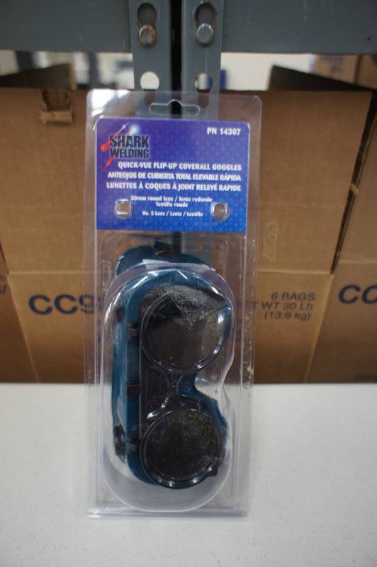 lot 33 image: Shark 14307 Goggles 50-Mm Flip-Up Acetylene #5 Lense