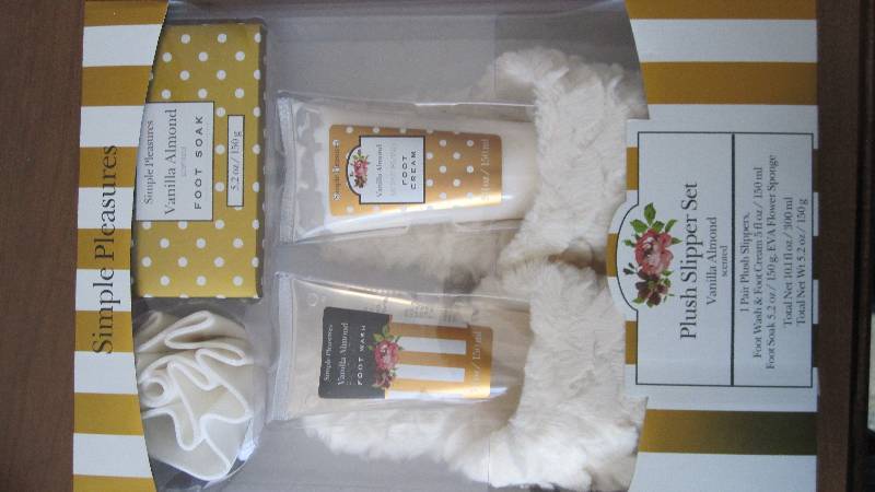 Plush slipper set