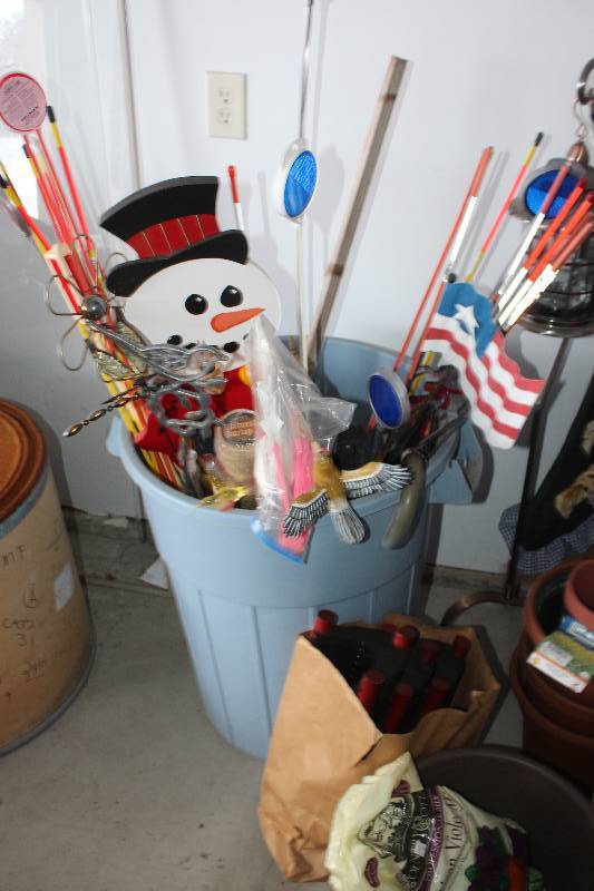 Yard Markers, Plastic Can
