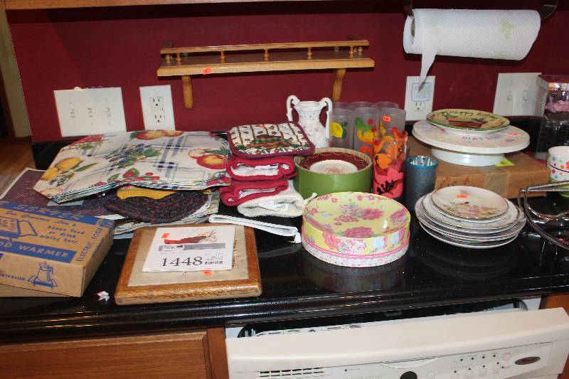 Plates, Oven Mitts