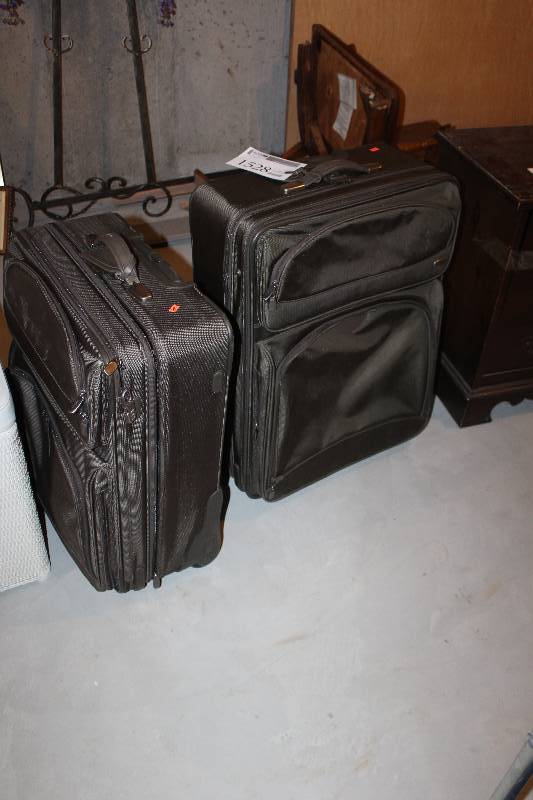 Lot of (2) Luggage