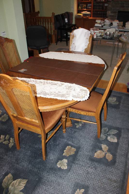Lot of (6) Kitchen Furniture