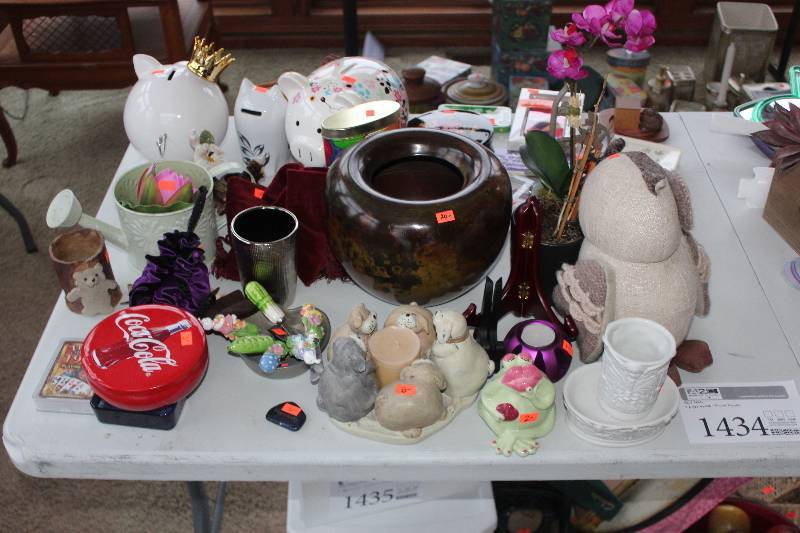 Piggy Banks, Knick-knacks