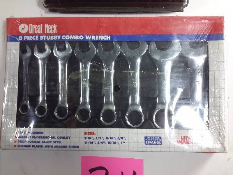 lot 24 image: 17piece ratchet set 8 stubby combination wrenches