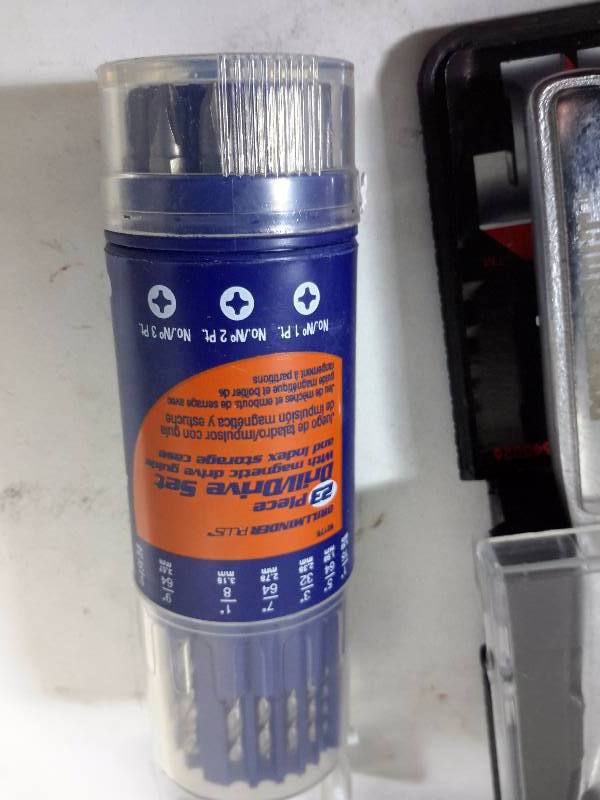 lot 34 image: Powerbuilt 14 piece 38 in drive Metric Socket set  2 sets of drill bits