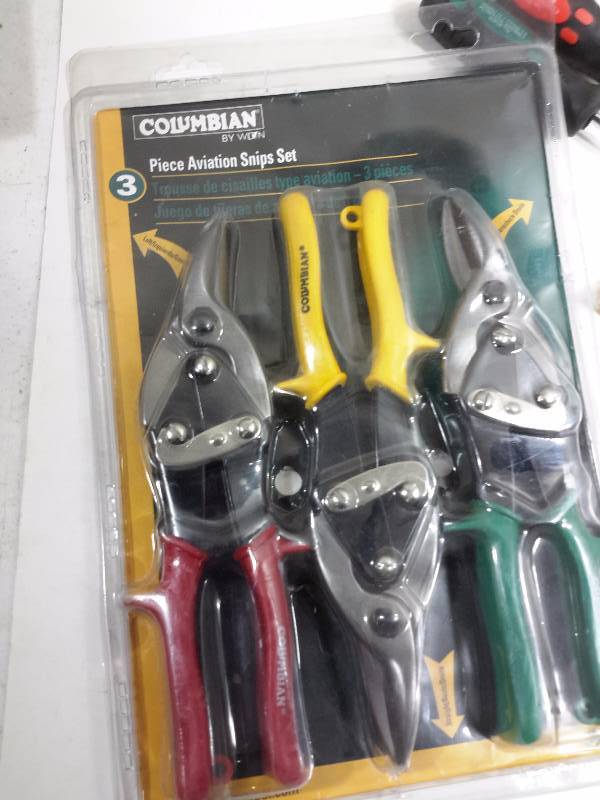 lot 39 image: 2 long handle screw drivers, 7 socket set 5 piece Magnetic Screwdriver set, Set of Aviation snips set, Heavy Duty Hoist Rope set