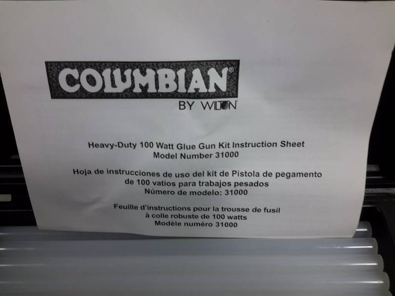 lot 45 image: Columbian Electric Glue Gun 2 fluorescent work lights (tested and work)