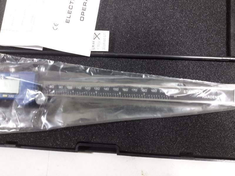 lot 50 image: 2 Electronic Digital Calipers.. 1, 300 mm, 1, 200 mm