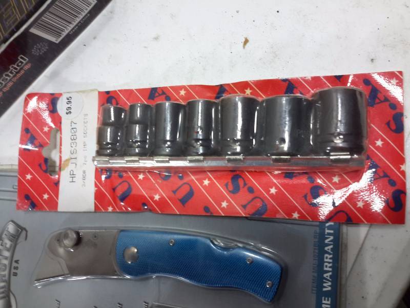 lot 58 image: 3 utility knives Boxer Screwdriver set 7 piece socket set, Depressed Center Grinding Wheels 5 piece Industrial 135in Split point tip Bit set