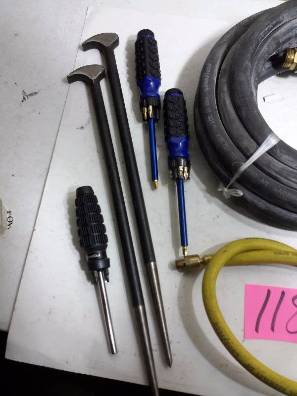lot 118 image: 2 Goodyear hoses as pictured.. 3 screwdriver sets, 2 roll head pry bars