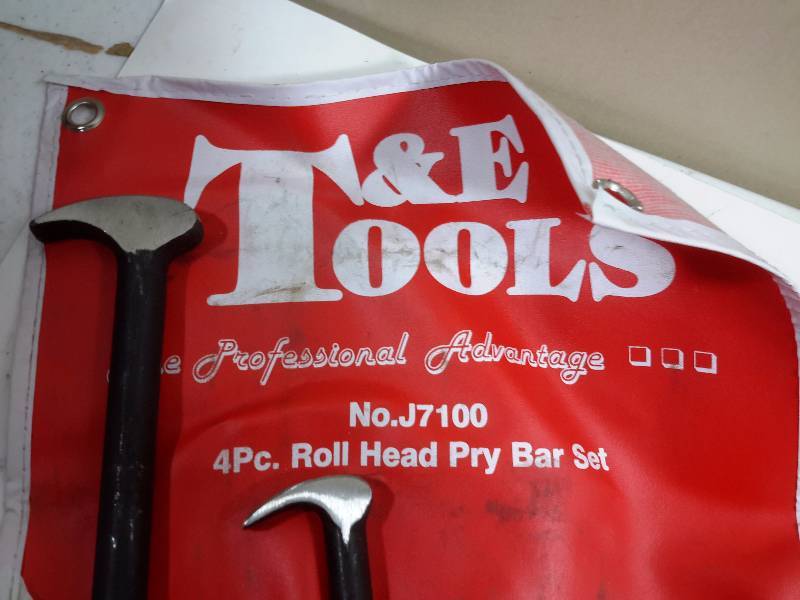 lot 110 image: Sell of 4 Roll head pry bars, plastic mallet, brass head hammer