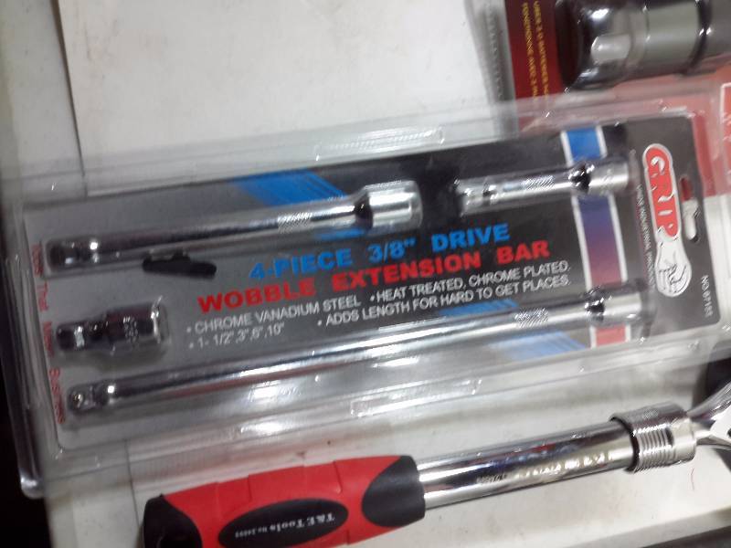 lot 90 image: 4, Rollhead Pry Bars, Extendable ratchet handle, 4 piece 38 in drive extension bars  LED Flashlight