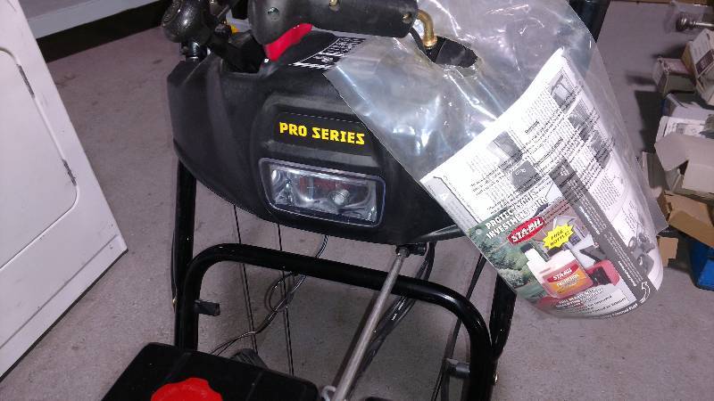 lot 1 image: Craftsman Pro 28 inch Snow blower