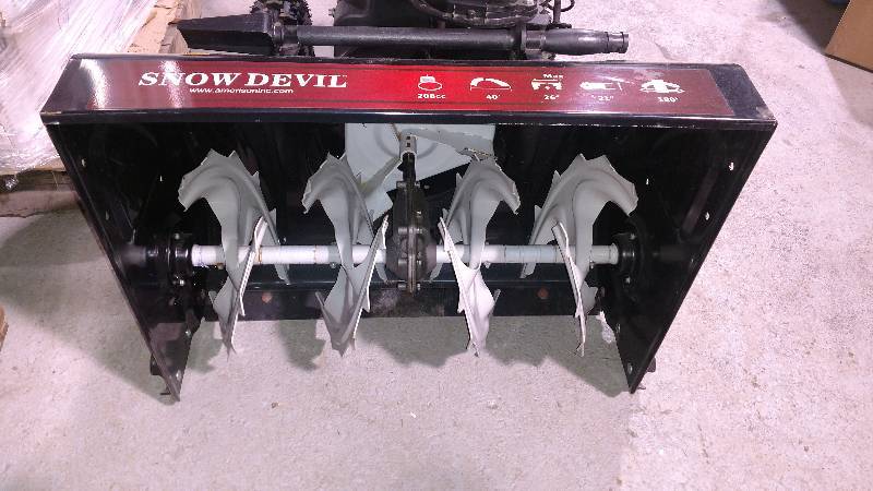 lot 3 image: SnowDevil 26 inch snowblower