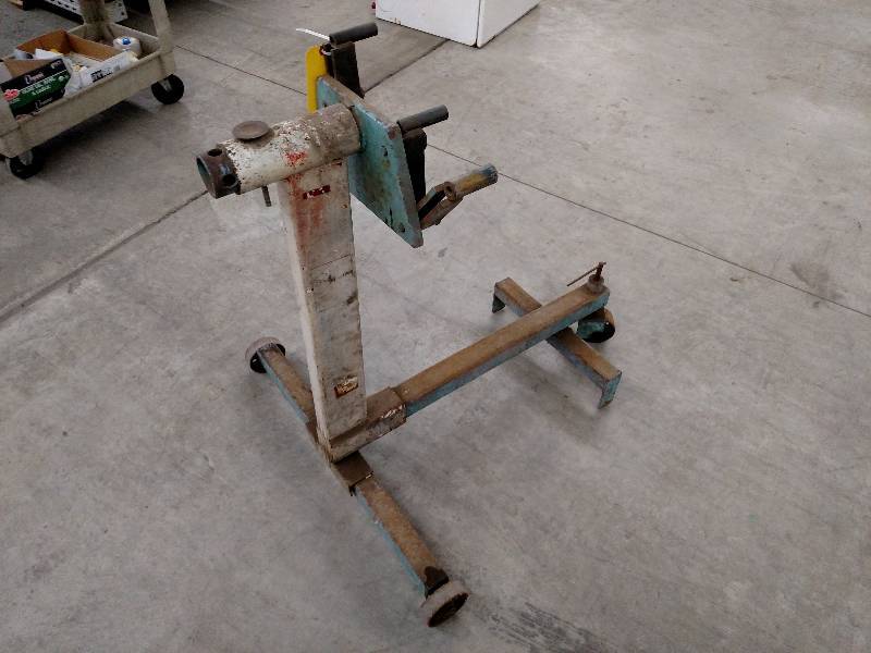 lot 30 image: Engine Stand