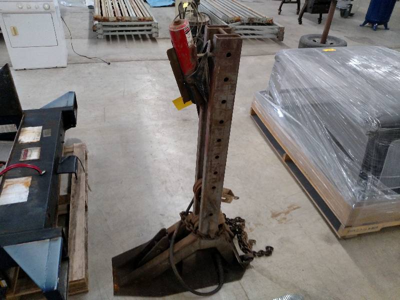 lot 32 image: Frame Straightener