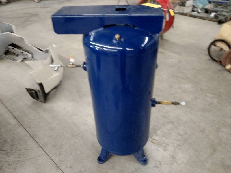 lot 16 image: Air Compressor Tank