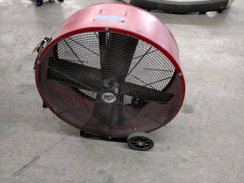 lot 43 image: Maxx Air 30 Fan, Works...
