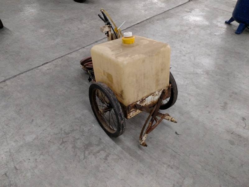 lot 42 image: 12 Volt Sprayer, Works...