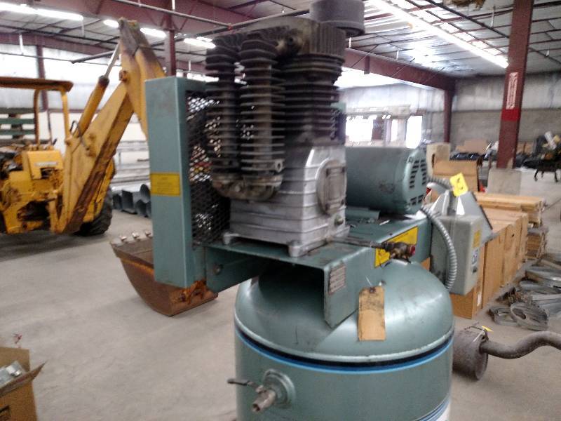 lot 15 image: C-Aire Air Compressor