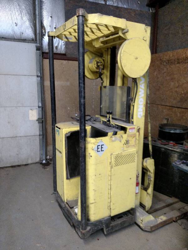 lot 8 image: Raymond 29R30TT 24 Volt Electic Reach Forklift